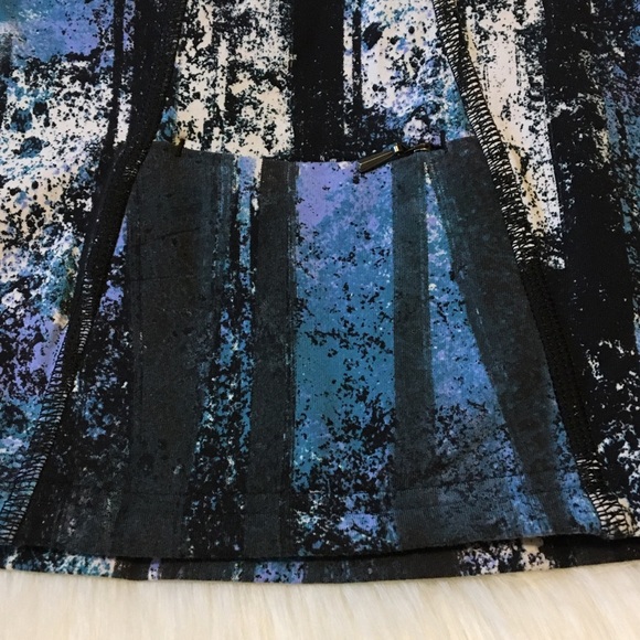 Lucy | Athletic Criss Cross Back Straps Pattern Tank Top - Picture 8 of 15